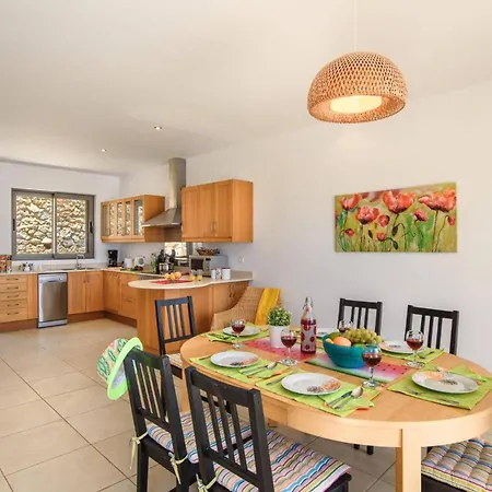 Anastasia Rodos By * Λίνδος