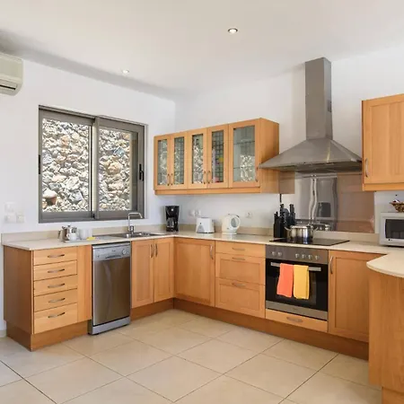 Anastasia Rodos By Willa